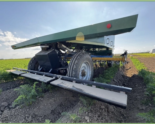 Trabotyx fieldworkers
