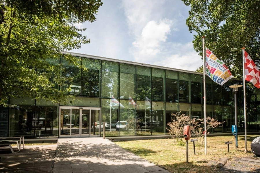 230620 BOMSFEER HR 054 comp