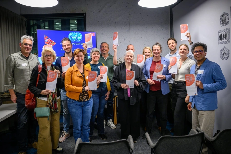 Two worlds can be as one groepsfoto